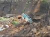 तेज धमाके के बाद धंसी जमीन, घरों समेत लाखों का सामान मलबे में दबा