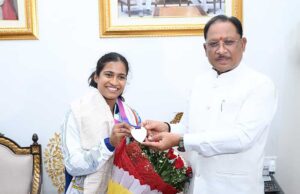 मुख्यमंत्री विष्णु देव साय ने की 30 लाख रुपये प्रोत्साहन राशि और आउट ऑफ टर्न डीएसपी पद पर पदोन्नति की घोषणा
