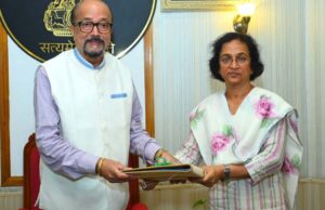 राज्यपाल डेका को लोक सेवा आयोग की अध्यक्ष सु शांडिल्य ने वार्षिक प्रतिवेदन सौंपा