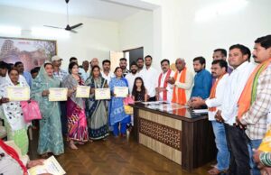 जरूरतमंदों के अपने पक्के घर का सपना हो रहा साकार, कवर्धा के 25 हितग्राहियों को मिला पीएम आवास