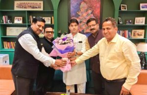 केंद्रीय संचार मंत्री ज्योतिरादित्य सिंधिया से चेम्बर पदाधिकारियों ने की सौजन्य भेंट, विभिन्न महत्वपूर्ण विषयों पर किया आग्रह