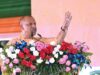 सीएम योगी ने स्टॉल का अवलोकन कर विभिन्न विभागों की योजनाओं की प्रगति की जानकारी ली