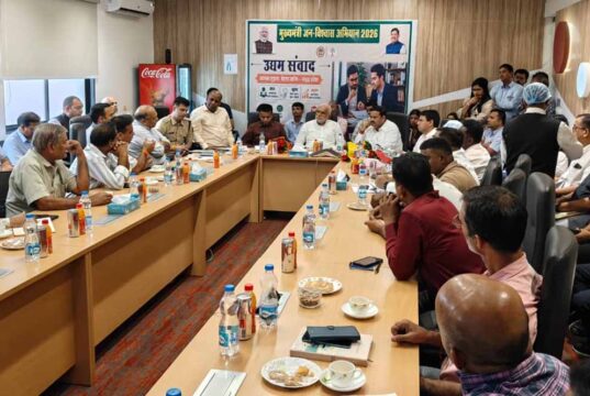 उद्योगपतियों की समस्याओं का जल्द होगा समाधान, पीलूखेड़ी में संभाग आयुक्त ने दिए जरूरी निर्देश