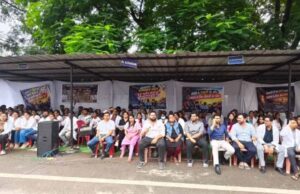 रायपुर में जूनियर डॉक्टरों का प्रदर्शन जारी, 17 सूत्रीय मांगों पर अड़े; OPD बंद