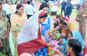 अभनपुर के निमोरा और धुसेरा में ‘आंगन मिलन सेवा’ कार्यक्रम में मंत्री लक्ष्मी राजवाड़े हुईं शामिल, गोद भराई और अन्नप्राशन संस्कार में लिया भाग