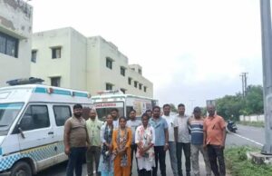 108 एंबुलेंस कर्मचारियों ने काला बिल्ला लगाकर जताया विरोध, 28 सितंबर से अनिश्चितकालीन हड़ताल