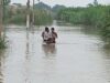 नेपाल की भारी बारिश से बिहार में बाढ़ का खतरा बढ़ा, गंडक उफान पर; बगहा-वाल्मीकिनगर पथ डूबा