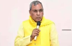 राजभर ने अखिलेश से पूछा- कांग्रेस के खिलाफ बोलने की परमिशन आपने दी या चच्चू आत्मनिर्भर हो गए?