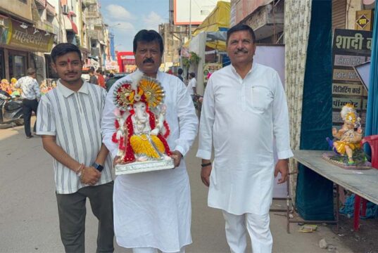 विघ्नहर्ता भगवान गणेश की भक्ति में रमा संजय श्रीवास्तव का निवास’