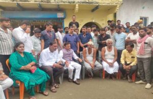 अवैध शराब प्रकरण के मृतकों एवं प्रभावितों के परिजनों से मिले, बंधाया ढांढस