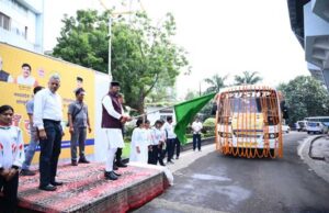 “माँ तुझे प्रणाम” योजना के तहत भ्रमण के लिये आए युवाओं से किया संवाद