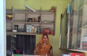 अमेठी की अर्चना त्रिपाठी ने 2.12 लाख रुपये के ऋण से शुरू किया ब्यूटी पार्लर, आज 30 से 40 हजार रुपये प्रतिमाह कमा रहीं