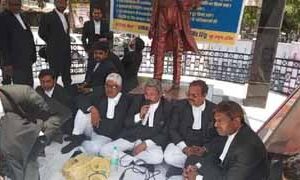 सीएम योगी का अधिवक्ताओं को बड़ा तोहफा, 5 लाख रुपये की कैशलेस चिकित्सा सुविधा
