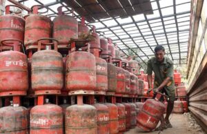 गैस सिलेंडर के दाम ₹400 तक आने की चर्चा, क्या बढ़ेगी LPG सब्सिडी? जानें पूरा मामला