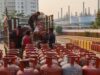 महंगे कच्चे तेल से तेल कंपनियों की बढ़ी मुश्किलें, LPG बिक्री पर HPCL को ₹500 करोड़ का घाटा