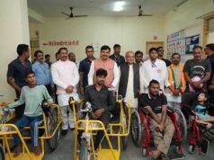 उत्कृष्ट विद्यालय में विद्यार्थियों से किया संवाद