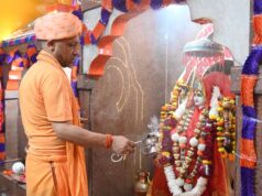 गोरखनाथ मंदिर के शक्तिपीठ में गोरक्षपीठाधीश्वर एवं मुख्यमंत्री योगी आदित्यनाथ ने की कलश स्थापना