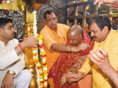 विंध्याचल में गंगा नदी किनारे निर्माणाधीन घाटों का किया निरीक्षण